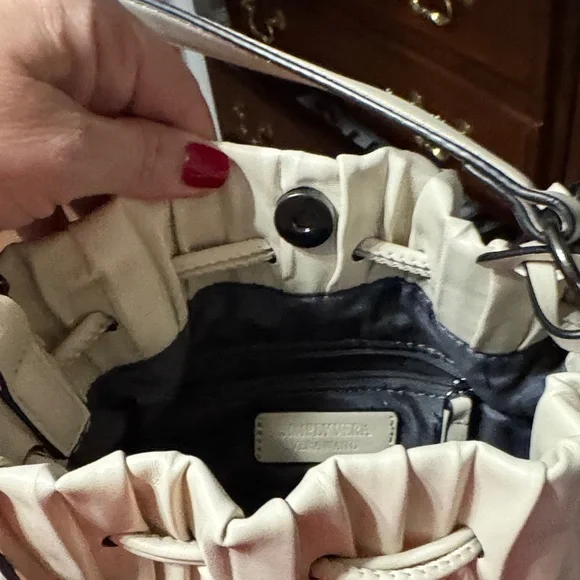 Vera Wang Cream Pleated Shoulder Bag - Picture 5 of 6